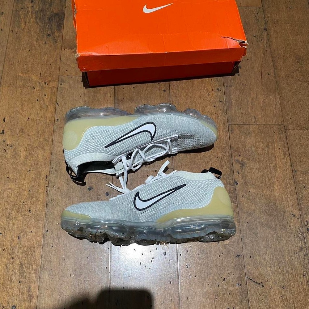 Nike Air VaporMax 2021 white & gray sneakers size US 12